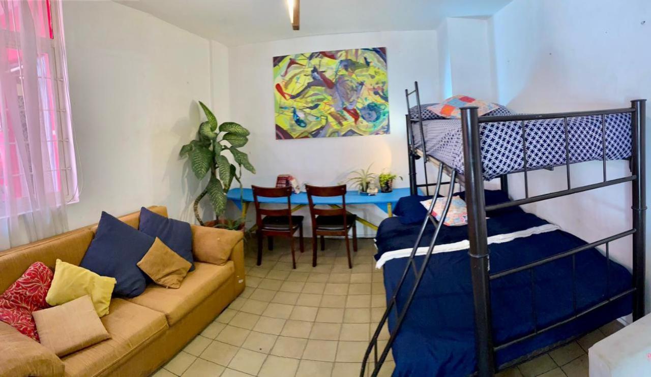 Free Spirit Hostel グアダラハラ エクステリア 写真