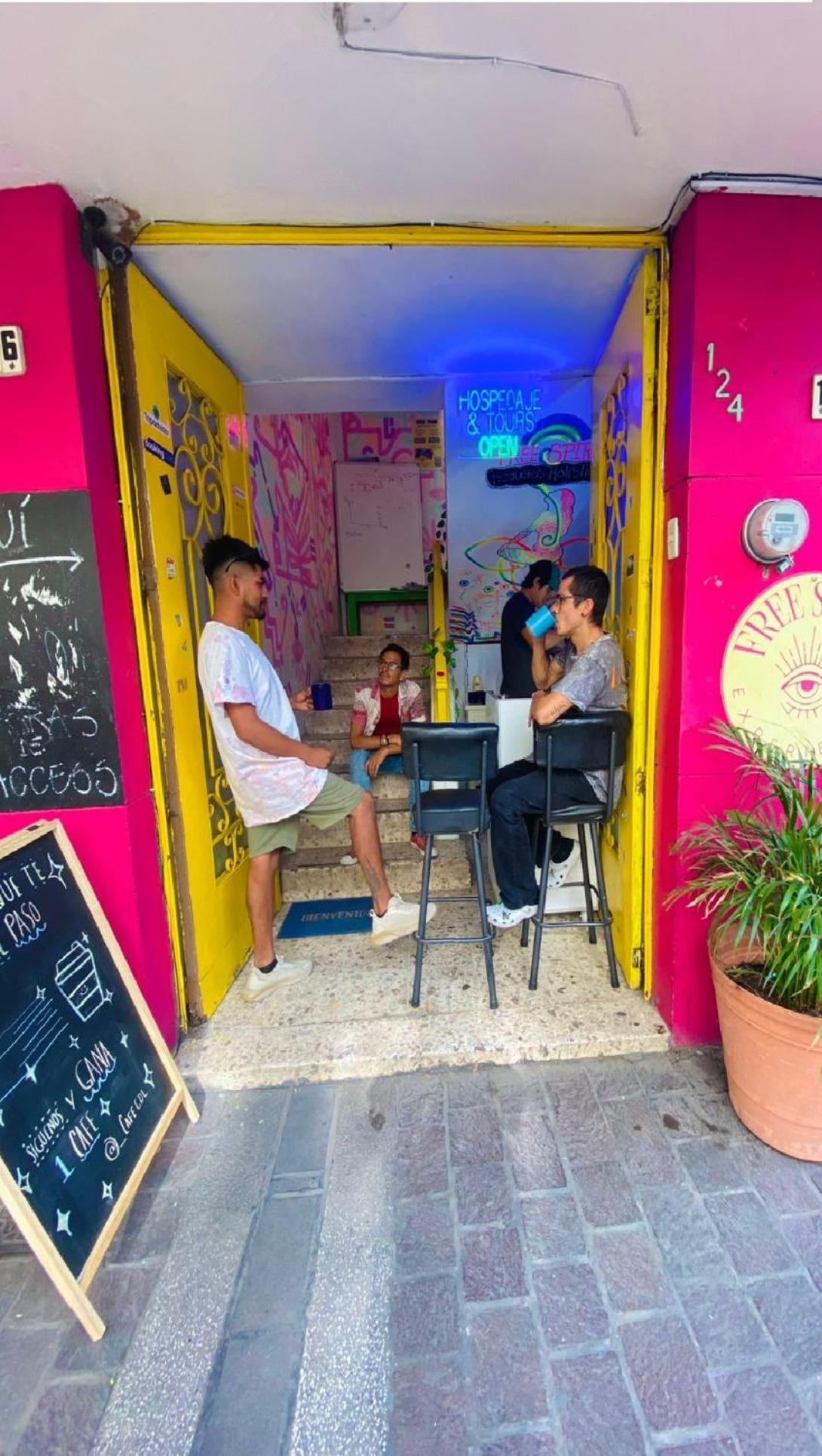 Free Spirit Hostel グアダラハラ エクステリア 写真